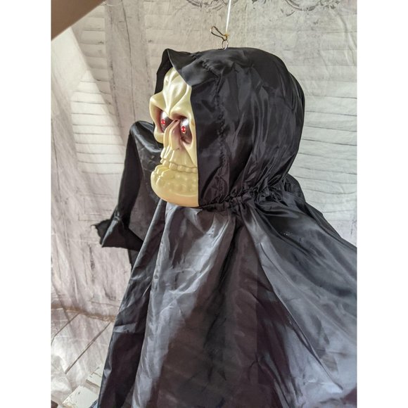 Gemmy shaking skeleton light up vintage hanging sc - Picture 5 of 8